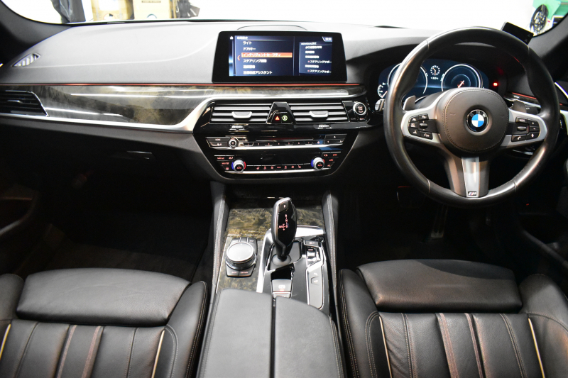 BMW 5シリーズ 540i Xﾄﾞﾗｲﾌﾞ Mｽﾎﾟｰﾂ 4WD 1ｵｰﾅｰ ﾃﾞﾋﾞｭｰ&ﾊｲﾗｲﾝP 全席ﾋｰﾀｰ付黒革 ｿﾌﾄｸﾛｰｽﾞﾄﾞｱ 可変ｻｽ Mｽﾎﾟｰﾂﾌﾞﾚｰｷ LEDﾍｯﾄﾞﾗｲﾄ 液晶ﾒｰﾀｰ ACC HUD LCW ｼﾞｪｽﾁｬｰC対応 ﾀｯﾁﾊﾟﾈﾙﾅﾋﾞ全周囲ｶﾒﾗ 3Dﾋﾞｭｰ ﾌﾙｾｸﾞ 電動ﾄﾗﾝｸ 2年保証