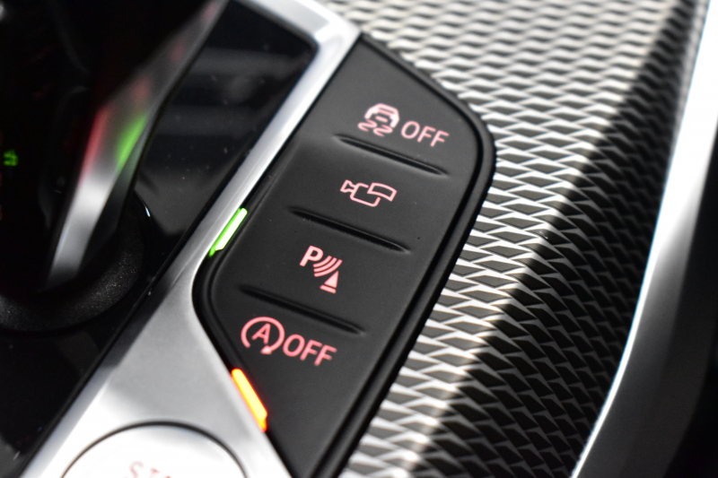 BMW 3シリーズ M340i Xﾄﾞﾗｲﾌﾞ 1ｵｰﾅｰ ｲﾉﾍﾞｰｼｮﾝP ﾋｰﾀｰ付黒革 全周囲ｶﾒﾗ ACC HUD ﾚｰｻﾞｰLEDﾗｲﾄ 可変Mｻｽ 19AW Mｽﾎﾟｰﾂﾌﾞﾚｰｷ&ﾃﾞﾌ ｼﾞｪｽﾁｬｰC付ﾀｯﾁﾊﾟﾈﾙﾅﾋﾞ ﾊｰﾏﾝｶｰﾄﾞﾝ 側面衝突&車線変更&逸脱警告 2年保証