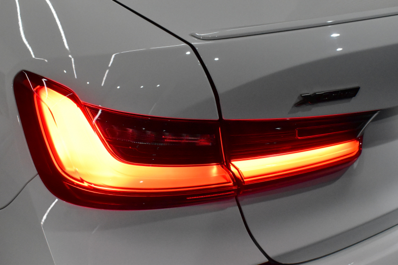 BMW 3シリーズ M340i Xﾄﾞﾗｲﾌﾞ 1ｵｰﾅｰ ｲﾉﾍﾞｰｼｮﾝP ﾋｰﾀｰ付黒革 全周囲ｶﾒﾗ ACC HUD ﾚｰｻﾞｰLEDﾗｲﾄ 可変Mｻｽ 19AW Mｽﾎﾟｰﾂﾌﾞﾚｰｷ&ﾃﾞﾌ ｼﾞｪｽﾁｬｰC付ﾀｯﾁﾊﾟﾈﾙﾅﾋﾞ ﾊｰﾏﾝｶｰﾄﾞﾝ 側面衝突&車線変更&逸脱警告 2年保証