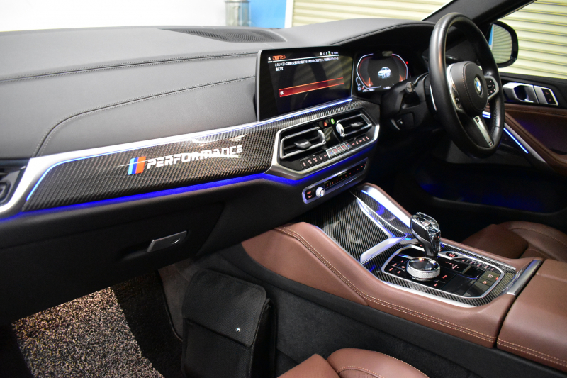 BMW X6 Xﾄﾞﾗｲﾌﾞ 35d Mｽﾎﾟｰﾂ ｺﾝﾌｫ-ﾄP ﾊﾟﾉﾗﾏｻﾝﾙｰﾌ 全席＆ｽﾃｱﾘﾝｸﾞﾋｰﾀｰ付ｺｰﾋｰ革 Fﾏｯｻｰｼﾞ＆ﾍﾞﾝﾁﾚｰｼｮﾝ LEDﾍｯﾄﾞACC HUD  harman/kardon LCW 22AW ｸﾘｽﾀﾙｼﾌﾄﾉﾌﾞ ｶｰﾎﾞﾝﾄﾘﾑ TVｼﾞｪｽﾁｬC付ﾀｯﾁﾊﾟﾈﾙﾅﾋﾞ全周囲ｶﾒﾗ 電動Rｹﾞｰﾄ 2年保証