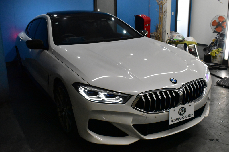 BMW 8シリーズ 840i ｸﾞﾗﾝｸｰﾍﾟ Mｽﾎﾟｰﾂ ﾊﾟﾉﾗﾏｶﾞﾗｽｻﾝﾙｰﾌ ﾚｰｻﾞｰLED ACC HUD  全席ﾋｰﾀｰ付茶＆黒革 前席ﾍﾞﾝﾁﾚｰｼｮﾝ ﾊｰﾏﾝｶｰﾄﾞﾝ ｲﾝﾃﾘｾｰﾌ ﾗｲﾌﾞｺｯｸﾋﾟｯﾄ ｼﾞｪｽﾁｬｰC対応ﾀｯﾁﾊﾟﾈﾙﾅﾋﾞ3Dﾋﾞｭｰ 2年保証