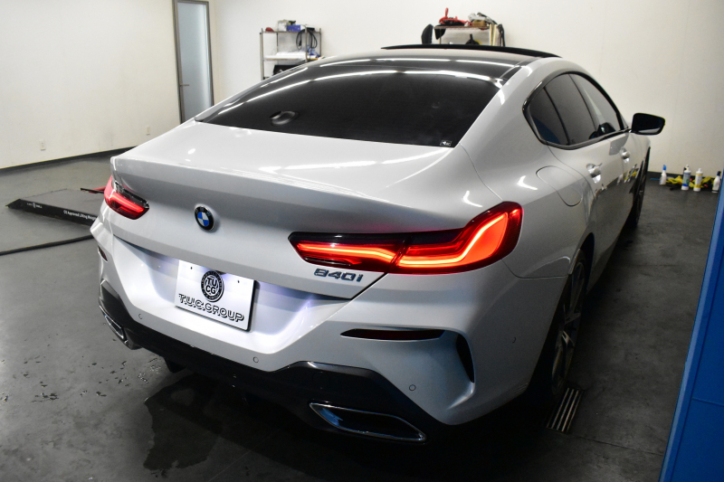 BMW 8シリーズ 840i ｸﾞﾗﾝｸｰﾍﾟ Mｽﾎﾟｰﾂ ﾊﾟﾉﾗﾏｶﾞﾗｽｻﾝﾙｰﾌ ﾚｰｻﾞｰLED ACC HUD  全席ﾋｰﾀｰ付茶＆黒革 前席ﾍﾞﾝﾁﾚｰｼｮﾝ ﾊｰﾏﾝｶｰﾄﾞﾝ ｲﾝﾃﾘｾｰﾌ ﾗｲﾌﾞｺｯｸﾋﾟｯﾄ ｼﾞｪｽﾁｬｰC対応ﾀｯﾁﾊﾟﾈﾙﾅﾋﾞ3Dﾋﾞｭｰ 2年保証