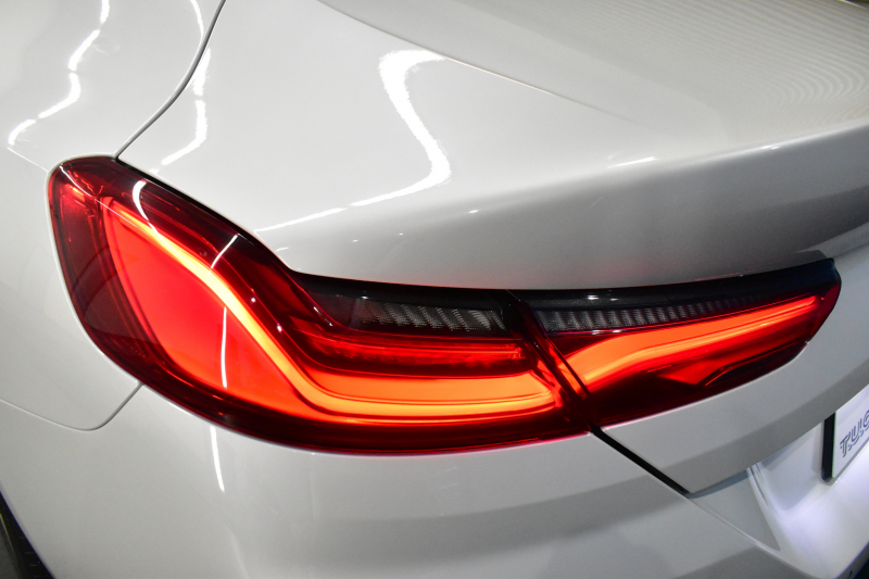 BMW 8シリーズ 840i ｸﾞﾗﾝｸｰﾍﾟ Mｽﾎﾟｰﾂ ﾊﾟﾉﾗﾏｶﾞﾗｽｻﾝﾙｰﾌ ﾚｰｻﾞｰLED ACC HUD  全席ﾋｰﾀｰ付茶＆黒革 前席ﾍﾞﾝﾁﾚｰｼｮﾝ ﾊｰﾏﾝｶｰﾄﾞﾝ ｲﾝﾃﾘｾｰﾌ ﾗｲﾌﾞｺｯｸﾋﾟｯﾄ ｼﾞｪｽﾁｬｰC対応ﾀｯﾁﾊﾟﾈﾙﾅﾋﾞ3Dﾋﾞｭｰ 2年保証