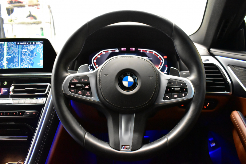 BMW 8シリーズ 840i ｸﾞﾗﾝｸｰﾍﾟ Mｽﾎﾟｰﾂ ﾊﾟﾉﾗﾏｶﾞﾗｽｻﾝﾙｰﾌ ﾚｰｻﾞｰLED ACC HUD  全席ﾋｰﾀｰ付茶＆黒革 前席ﾍﾞﾝﾁﾚｰｼｮﾝ ﾊｰﾏﾝｶｰﾄﾞﾝ ｲﾝﾃﾘｾｰﾌ ﾗｲﾌﾞｺｯｸﾋﾟｯﾄ ｼﾞｪｽﾁｬｰC対応ﾀｯﾁﾊﾟﾈﾙﾅﾋﾞ3Dﾋﾞｭｰ 2年保証