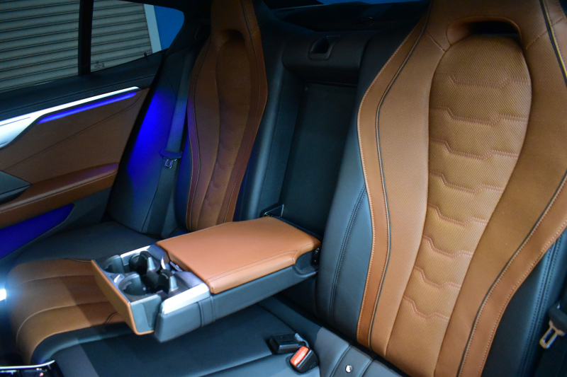 BMW 8シリーズ 840i ｸﾞﾗﾝｸｰﾍﾟ Mｽﾎﾟｰﾂ ﾊﾟﾉﾗﾏｶﾞﾗｽｻﾝﾙｰﾌ ﾚｰｻﾞｰLED ACC HUD  全席ﾋｰﾀｰ付茶＆黒革 前席ﾍﾞﾝﾁﾚｰｼｮﾝ ﾊｰﾏﾝｶｰﾄﾞﾝ ｲﾝﾃﾘｾｰﾌ ﾗｲﾌﾞｺｯｸﾋﾟｯﾄ ｼﾞｪｽﾁｬｰC対応ﾀｯﾁﾊﾟﾈﾙﾅﾋﾞ3Dﾋﾞｭｰ 2年保証