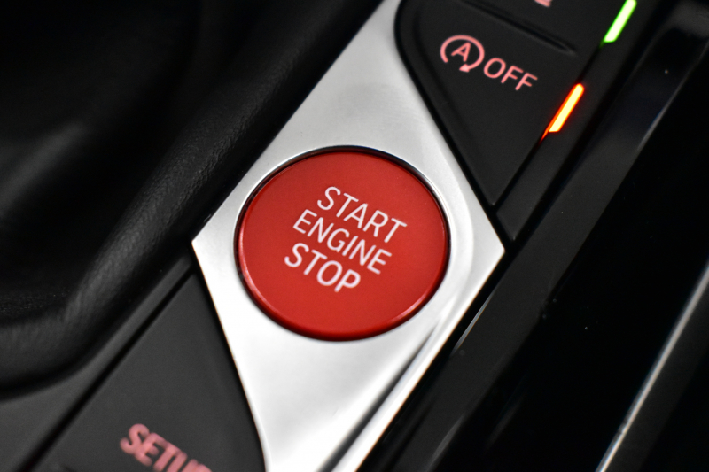 BMW Mシリーズ M4ｸｰﾍﾟ 6速MT 後輪駆動FR車 ﾋｰﾀｰ付黒革Mｽﾎﾟｰﾂｼｰﾄ ﾚｰｻﾞｰLEDﾍｯﾄﾞﾗｲﾄ HUD Mｽﾎﾟｰﾂﾃﾞﾌ Mｺﾝﾊﾟｳﾝﾄﾞﾌﾞﾚｰｷ 可変Mｻｽ ﾗｲﾌﾞｺｯｸﾋﾟｯﾄ全周囲ｶﾒﾗ LCW Apple Car Play ﾌﾙｾｸﾞ 19&20AW 2年保証