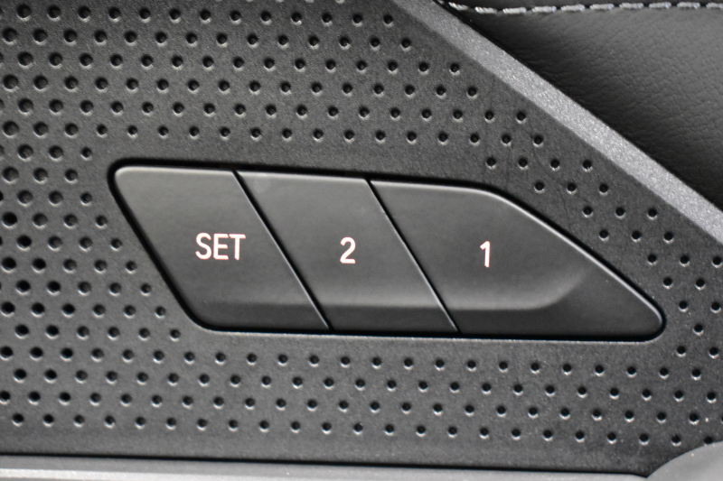 BMW Mシリーズ M4ｸｰﾍﾟ 6速MT 後輪駆動FR車 ﾋｰﾀｰ付黒革Mｽﾎﾟｰﾂｼｰﾄ ﾚｰｻﾞｰLEDﾍｯﾄﾞﾗｲﾄ HUD Mｽﾎﾟｰﾂﾃﾞﾌ Mｺﾝﾊﾟｳﾝﾄﾞﾌﾞﾚｰｷ 可変Mｻｽ ﾗｲﾌﾞｺｯｸﾋﾟｯﾄ全周囲ｶﾒﾗ LCW Apple Car Play ﾌﾙｾｸﾞ 19&20AW 2年保証