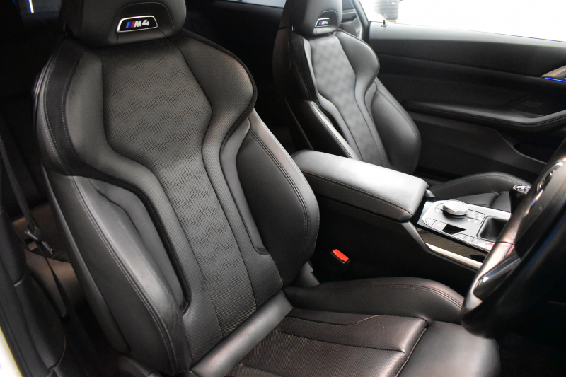 BMW Mシリーズ M4ｸｰﾍﾟ 6速MT 後輪駆動FR車 ﾋｰﾀｰ付黒革Mｽﾎﾟｰﾂｼｰﾄ ﾚｰｻﾞｰLEDﾍｯﾄﾞﾗｲﾄ HUD Mｽﾎﾟｰﾂﾃﾞﾌ Mｺﾝﾊﾟｳﾝﾄﾞﾌﾞﾚｰｷ 可変Mｻｽ ﾗｲﾌﾞｺｯｸﾋﾟｯﾄ全周囲ｶﾒﾗ LCW Apple Car Play ﾌﾙｾｸﾞ 19&20AW 2年保証