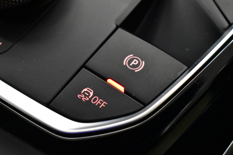 BMW Mシリーズ M4ｸｰﾍﾟ 6速MT 後輪駆動FR車 ﾋｰﾀｰ付黒革Mｽﾎﾟｰﾂｼｰﾄ ﾚｰｻﾞｰLEDﾍｯﾄﾞﾗｲﾄ HUD Mｽﾎﾟｰﾂﾃﾞﾌ Mｺﾝﾊﾟｳﾝﾄﾞﾌﾞﾚｰｷ 可変Mｻｽ ﾗｲﾌﾞｺｯｸﾋﾟｯﾄ全周囲ｶﾒﾗ LCW Apple Car Play ﾌﾙｾｸﾞ 19&20AW 2年保証