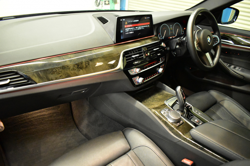 BMW 5シリーズ 540i Xﾄﾞﾗｲﾌﾞ Mｽﾎﾟｰﾂ 4WD ｺﾝﾌｫｰﾄ&ﾊｲﾗｲﾝP 前席ﾏｯｻｰｼﾞ＆ﾍﾞﾝﾁﾚｰｼｮﾝ 全席ﾋｰﾀｰ付黒革 可変ｻｽ Mｽﾎﾟｰﾂﾌﾞﾚｰｷ LEDﾍｯﾄﾞﾗｲﾄ 液晶ﾒｰﾀｰ ACC HUD LCW ｿﾌﾄｸﾛｰｽﾞﾄﾞｱ  ﾀｯﾁﾊﾟﾈﾙﾅﾋﾞ全周囲ｶﾒﾗ 3Dﾋﾞｭｰ ﾌﾙｾｸﾞ 電動ﾄﾗﾝｸ 2年保証