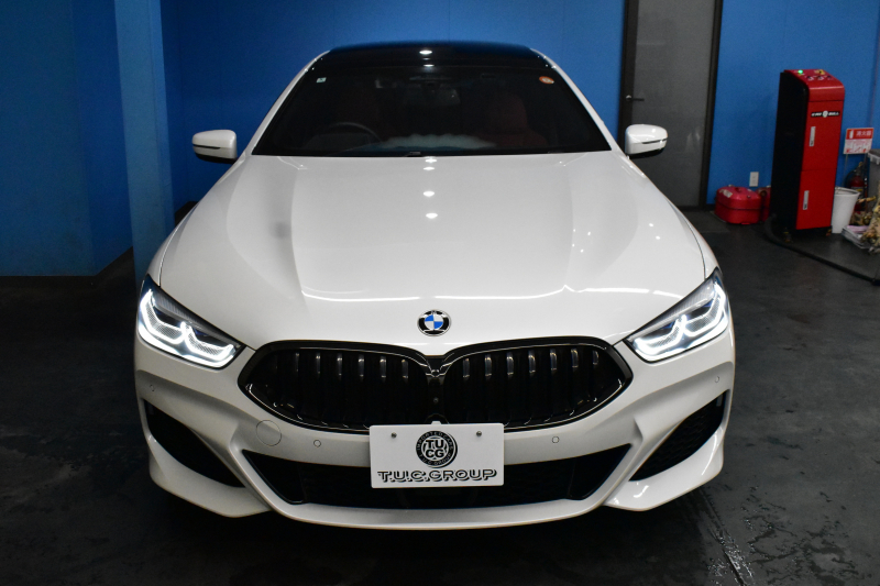 BMW 8シリーズ 840d Xﾄﾞﾗｲﾌﾞ ｸﾞﾗﾝｸｰﾍﾟ Mｽﾎﾟｰﾂ 4WD MﾃｸﾆｯｸｽﾎﾟｰﾂP ﾊﾟﾉﾗﾏｶﾞﾗｽｻﾝﾙｰﾌ ﾚｰｻﾞｰLED ACC HUD 全席ﾋｰﾀｰ付赤＆黒革 前席ﾍﾞﾝﾁﾚｰｼｮﾝ 20AW ﾊｰﾏﾝｶｰﾄﾞﾝ ｲﾝﾃﾘｾｰﾌ ﾗｲﾌﾞｺｯｸﾋﾟｯﾄ ｼﾞｪｽﾁｬｰC対応ﾀｯﾁﾊﾟﾈﾙﾅﾋﾞ3Dﾋﾞｭｰ 2年保証