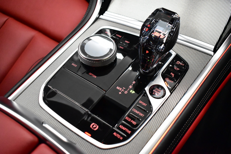 BMW 8シリーズ 840d Xﾄﾞﾗｲﾌﾞ ｸﾞﾗﾝｸｰﾍﾟ Mｽﾎﾟｰﾂ 4WD MﾃｸﾆｯｸｽﾎﾟｰﾂP ﾊﾟﾉﾗﾏｶﾞﾗｽｻﾝﾙｰﾌ ﾚｰｻﾞｰLED ACC HUD 全席ﾋｰﾀｰ付赤＆黒革 前席ﾍﾞﾝﾁﾚｰｼｮﾝ 20AW ﾊｰﾏﾝｶｰﾄﾞﾝ ｲﾝﾃﾘｾｰﾌ ﾗｲﾌﾞｺｯｸﾋﾟｯﾄ ｼﾞｪｽﾁｬｰC対応ﾀｯﾁﾊﾟﾈﾙﾅﾋﾞ3Dﾋﾞｭｰ 2年保証