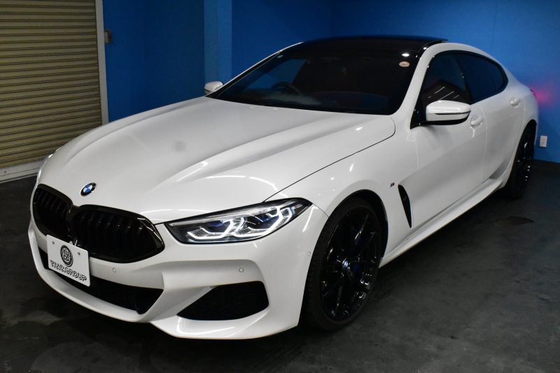 BMW 8シリーズ 840d Xﾄﾞﾗｲﾌﾞ ｸﾞﾗﾝｸｰﾍﾟ Mｽﾎﾟｰﾂ 4WD MﾃｸﾆｯｸｽﾎﾟｰﾂP ﾊﾟﾉﾗﾏｶﾞﾗｽｻﾝﾙｰﾌ ﾚｰｻﾞｰLED ACC HUD 全席ﾋｰﾀｰ付赤＆黒革 前席ﾍﾞﾝﾁﾚｰｼｮﾝ 20AW ﾊｰﾏﾝｶｰﾄﾞﾝ ｲﾝﾃﾘｾｰﾌ ﾗｲﾌﾞｺｯｸﾋﾟｯﾄ ｼﾞｪｽﾁｬｰC対応ﾀｯﾁﾊﾟﾈﾙﾅﾋﾞ3Dﾋﾞｭｰ 2年保証