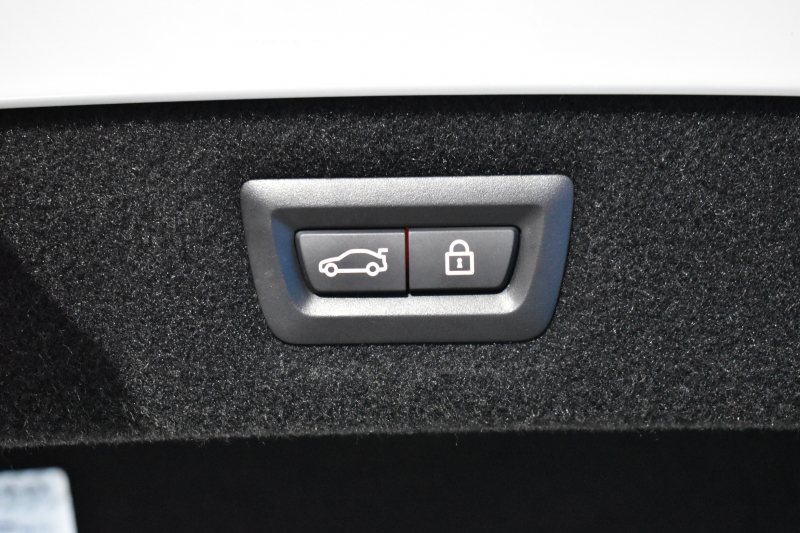 BMW 8シリーズ 840d Xﾄﾞﾗｲﾌﾞ ｸﾞﾗﾝｸｰﾍﾟ Mｽﾎﾟｰﾂ 4WD MﾃｸﾆｯｸｽﾎﾟｰﾂP ﾊﾟﾉﾗﾏｶﾞﾗｽｻﾝﾙｰﾌ ﾚｰｻﾞｰLED ACC HUD 全席ﾋｰﾀｰ付赤＆黒革 前席ﾍﾞﾝﾁﾚｰｼｮﾝ 20AW ﾊｰﾏﾝｶｰﾄﾞﾝ ｲﾝﾃﾘｾｰﾌ ﾗｲﾌﾞｺｯｸﾋﾟｯﾄ ｼﾞｪｽﾁｬｰC対応ﾀｯﾁﾊﾟﾈﾙﾅﾋﾞ3Dﾋﾞｭｰ 2年保証