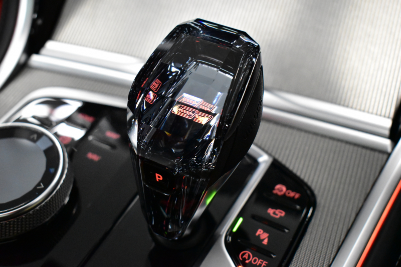 BMW 8シリーズ 840d Xﾄﾞﾗｲﾌﾞ ｸﾞﾗﾝｸｰﾍﾟ Mｽﾎﾟｰﾂ 4WD MﾃｸﾆｯｸｽﾎﾟｰﾂP ﾊﾟﾉﾗﾏｶﾞﾗｽｻﾝﾙｰﾌ ﾚｰｻﾞｰLED ACC HUD 全席ﾋｰﾀｰ付赤＆黒革 前席ﾍﾞﾝﾁﾚｰｼｮﾝ 20AW ﾊｰﾏﾝｶｰﾄﾞﾝ ｲﾝﾃﾘｾｰﾌ ﾗｲﾌﾞｺｯｸﾋﾟｯﾄ ｼﾞｪｽﾁｬｰC対応ﾀｯﾁﾊﾟﾈﾙﾅﾋﾞ3Dﾋﾞｭｰ 2年保証