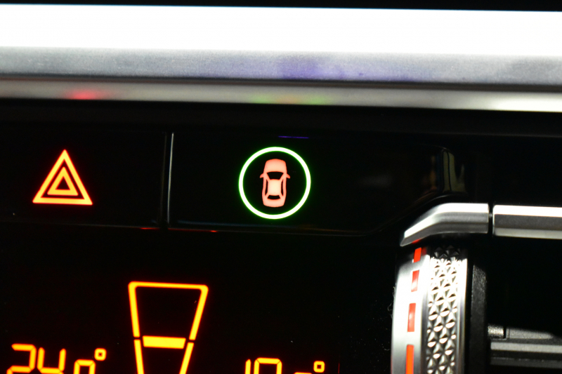 BMW 4シリーズ M440i xDriveｶﾌﾞﾘｵﾚ ｺﾝﾌｫｰﾄP ﾋｰﾀｰ付赤革 4WD 全周囲ｶﾒﾗ ｴｱｶﾗｰ ﾚｰｻﾞｰLEDﾍｯﾄﾞﾗｲﾄ HUD Mｽﾎﾟｰﾂﾃﾞﾌ&ﾌﾞﾚｰｷ 可変Mｻｽ ﾗｲﾌﾞｺｯｸﾋﾟｯﾄﾀｯﾁﾊﾟﾈﾙﾅﾋﾞ LCW Apple Car Play ﾌﾙｾｸﾞ harman/kardon 19AW 2年保証