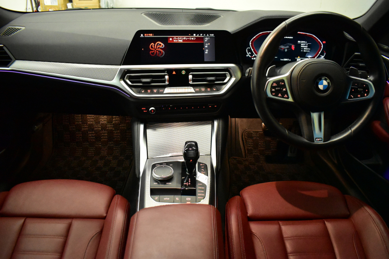 BMW 4シリーズ M440i xDriveｶﾌﾞﾘｵﾚ ｺﾝﾌｫｰﾄP ﾋｰﾀｰ付赤革 4WD 全周囲ｶﾒﾗ ｴｱｶﾗｰ ﾚｰｻﾞｰLEDﾍｯﾄﾞﾗｲﾄ HUD Mｽﾎﾟｰﾂﾃﾞﾌ&ﾌﾞﾚｰｷ 可変Mｻｽ ﾗｲﾌﾞｺｯｸﾋﾟｯﾄﾀｯﾁﾊﾟﾈﾙﾅﾋﾞ LCW Apple Car Play ﾌﾙｾｸﾞ harman/kardon 19AW 2年保証