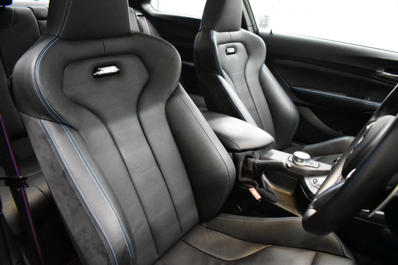 BMW Mシリーズ M2 ｺﾝﾍﾟﾃｨｼｮﾝ MDCT 7速DCT LCI後期  ﾊｰﾏﾝｶｰﾄﾞﾝ 専用410馬力ｴﾝｼﾞﾝ LEDﾍｯﾄﾞﾗｲﾄ&ﾃｰﾙ ﾋｰﾀｰ付黒革 ﾀｯﾁﾊﾟﾈﾙHDDﾅﾋﾞBｶﾒﾗ 19AW 衝突軽減ﾌﾞﾚｰｷ 車線逸脱＆歩行者警告  Mｼｰﾄﾍﾞﾙﾄ 2年保証