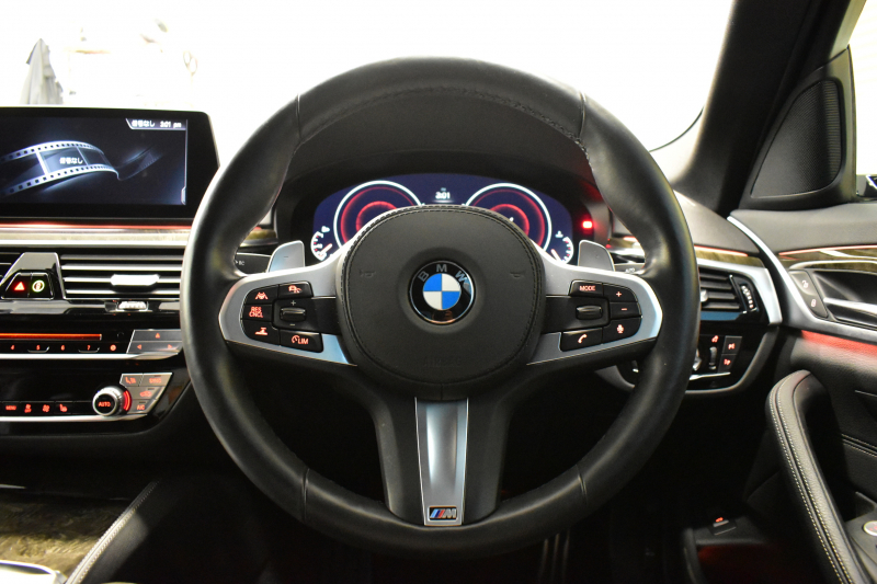 BMW 5シリーズ 530i Mｽﾎﾟｰﾂ 型式変更後ﾓﾃﾞﾙ 1ｵｰﾅｰ ﾊｲﾗｲﾝP 全面液晶ﾒｰﾀｰ 高出力ﾓﾃﾞﾙ 全席ﾋｰﾀｰ付黒革 HUD LEDﾍｯﾄﾞﾗｲﾄ 追従ACC Mｽﾎﾟｰﾂﾌﾞﾚｰｷ 車線変更警告 ﾀｯﾁﾊﾟﾈﾙ対応iﾄﾞﾗｲﾌﾞHDDﾅﾋﾞﾌﾙｾｸﾞ 3Dﾋﾞｭｰ Pｱｼｽﾄﾌﾟﾗｽ 電動ﾄﾗﾝｸ 2年保証