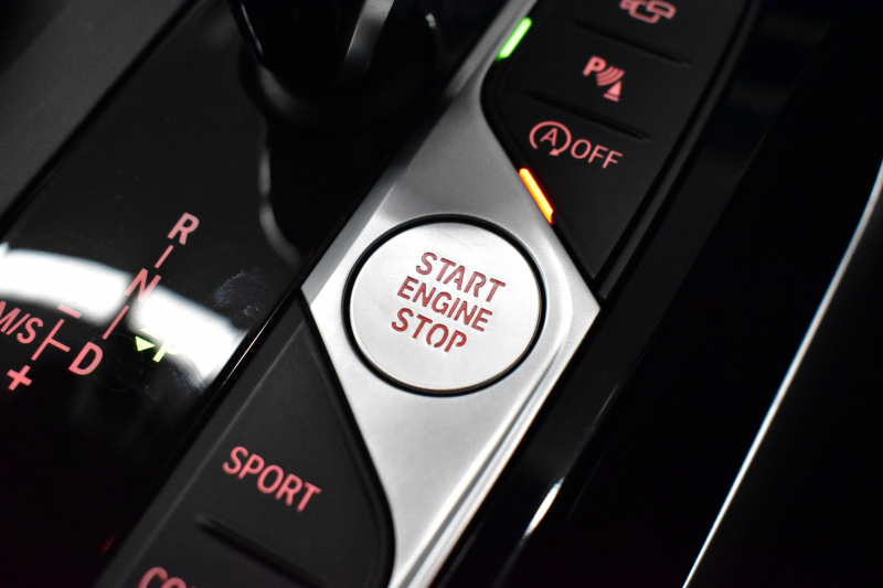 BMW 4シリーズ M440i xDriveｶﾌﾞﾘｵﾚ ｺﾝﾌｫｰﾄP ﾋｰﾀｰ付ｺﾆｬｯｸﾚｻﾞｰ  4WD ｵﾌﾟｼｮﾝ19AW 全周囲ｶﾒﾗ ｴｱｶﾗｰ ﾚｰｻﾞｰLEDﾍｯﾄﾞﾗｲﾄ HUD Mｽﾎﾟｰﾂﾃﾞﾌ&ﾌﾞﾚｰｷ 可変Mｻｽ ﾗｲﾌﾞｺｯｸﾋﾟｯﾄﾀｯﾁﾊﾟﾈﾙﾅﾋﾞ LCW Apple Car Play ﾌﾙｾｸﾞ harman/kardon 2年保証