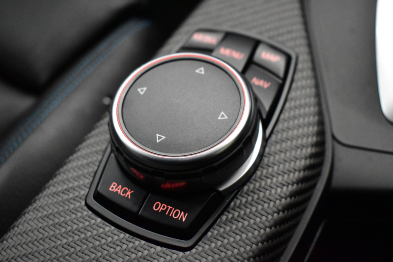 BMW Mシリーズ M2ｸｰﾍﾟMDCT ｻﾝﾙｰﾌ harman/kardon ﾋｰﾀｰ付黒革 Mperformanceｶｰﾎﾞﾝﾘｱﾃﾞｨﾌｭｰｻﾞｰ LEDﾘﾝｸﾞｷｾﾉﾝﾍｯﾄﾞﾗｲﾄ ﾀｯﾁﾊﾟｯﾄﾞHDDﾅﾋﾞ 19AW 車線逸脱&歩行者警告 衝突軽減ﾌﾞﾚｰｷ ｶｰﾎﾞﾝｲﾝﾃﾘｱ Bｶﾒﾗ iｽﾄｯﾌﾟ ｽﾏｰﾄｷｰ 2年保証