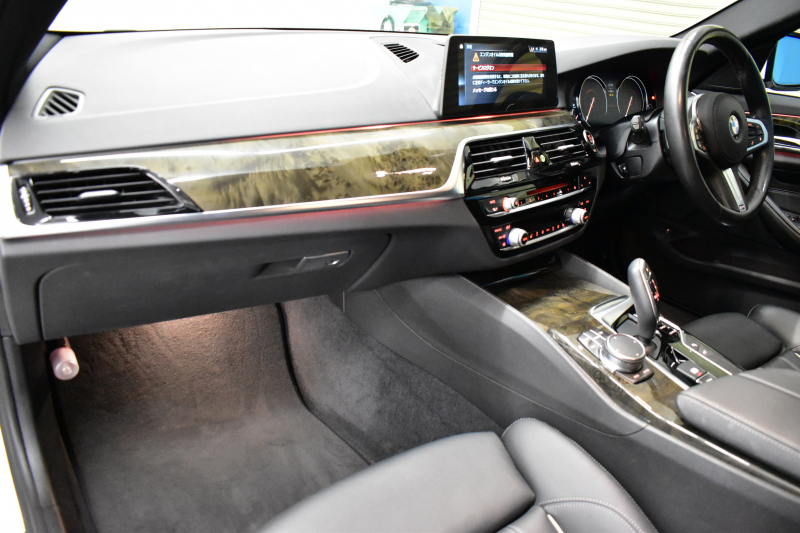 BMW 5シリーズ 523dﾂｰﾘﾝｸﾞ Mｽﾎﾟｰﾂ ﾊｲﾗｲﾝP 全席ﾋｰﾀｰ付黒革 LEDﾍｯﾄﾞﾗｲﾄ 追従ACC HUD 車線変更&逸脱警告 衝突軽減B  ｳｯﾄﾞｲﾝﾃﾘｱ ﾀｯﾁﾊﾟﾈﾙ対応iﾄﾞﾗｲﾌﾞHDDﾅﾋﾞ ﾌﾙｾｸﾞ 全周囲ｶﾒﾗ3Dﾋﾞｭｰ  電動Rｹﾞｰﾄ 19AW 液晶ﾒｰﾀｰ  2年保証