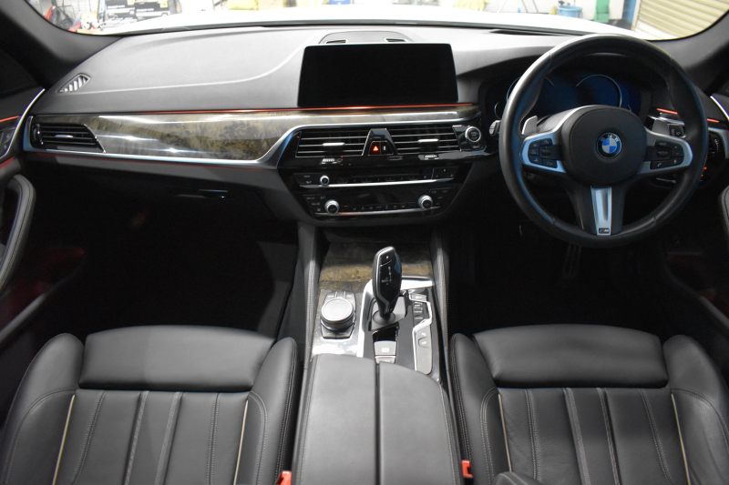 BMW 5シリーズ 523dﾂｰﾘﾝｸﾞ Mｽﾎﾟｰﾂ ﾊｲﾗｲﾝP 全席ﾋｰﾀｰ付黒革 LEDﾍｯﾄﾞﾗｲﾄ 追従ACC HUD 車線変更&逸脱警告 衝突軽減B  ｳｯﾄﾞｲﾝﾃﾘｱ ﾀｯﾁﾊﾟﾈﾙ対応iﾄﾞﾗｲﾌﾞHDDﾅﾋﾞ ﾌﾙｾｸﾞ 全周囲ｶﾒﾗ3Dﾋﾞｭｰ  電動Rｹﾞｰﾄ 19AW 液晶ﾒｰﾀｰ  2年保証