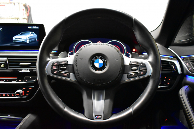 BMW 5シリーズ 540i Mｽﾎﾟｰﾂ ｺﾝﾌｫｰﾄ&ﾊｲﾗｲﾝP ﾊｰﾏﾝｶｰﾄﾞﾝ Fﾍﾞﾝﾁﾚｰｼｮﾝ&ﾏｯｻｰｼﾞ全席ﾋｰﾀｰ付黒革 可変ｻｽ Mｽﾎﾟｰﾂﾌﾞﾚｰｷ ｱﾀﾞﾌﾟﾃｨﾌﾞLEDﾍｯﾄﾞﾗｲﾄ 液晶ﾒｰﾀｰ ACC HUD LCW ﾀｯﾁﾊﾟﾈﾙﾅﾋﾞ全周囲ｶﾒﾗ 3Dﾋﾞｭｰ ﾌﾙｾｸﾞ 19AW 電動ﾄﾗﾝｸ 2年保証