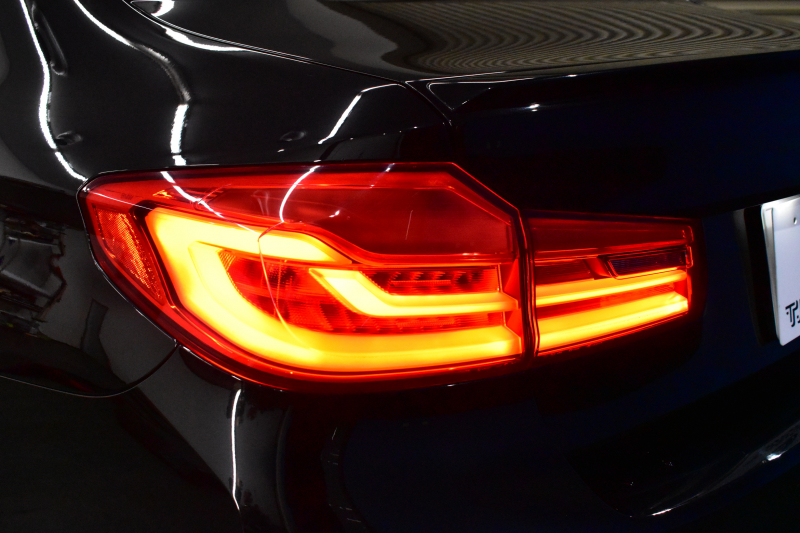 BMW 5シリーズ 540i Mｽﾎﾟｰﾂ ｺﾝﾌｫｰﾄ&ﾊｲﾗｲﾝP ﾊｰﾏﾝｶｰﾄﾞﾝ Fﾍﾞﾝﾁﾚｰｼｮﾝ&ﾏｯｻｰｼﾞ全席ﾋｰﾀｰ付黒革 可変ｻｽ Mｽﾎﾟｰﾂﾌﾞﾚｰｷ ｱﾀﾞﾌﾟﾃｨﾌﾞLEDﾍｯﾄﾞﾗｲﾄ 液晶ﾒｰﾀｰ ACC HUD LCW ﾀｯﾁﾊﾟﾈﾙﾅﾋﾞ全周囲ｶﾒﾗ 3Dﾋﾞｭｰ ﾌﾙｾｸﾞ 19AW 電動ﾄﾗﾝｸ 2年保証