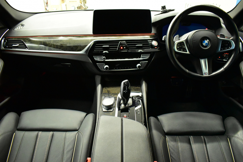 BMW 5シリーズ 530i ﾂｰﾘﾝｸﾞ Mｽﾎﾟｰﾂ LCI後期 ｾﾚｸﾄP  ﾊﾟﾉﾗﾏｻﾝﾙｰﾌ 全席ﾋ-ﾀ-付ﾌﾞﾗｯｸﾚｻﾞｰ  ﾊｰﾏﾝｶｰﾄﾞﾝ 新ﾃﾞｻﾞｲﾝLEDﾍｯﾄﾞﾗｲﾄ ACC HUD LCW 可変ｻｽﾍﾟﾝｼｮﾝ 19AW Mｽﾎﾟｰﾂﾌﾞﾚｰｷ ﾗｲﾌﾞｺｸﾋﾟｯﾄ ﾌﾙｾｸﾞ全周囲ｶﾒﾗ 電動Rｹﾞｰﾄ ｽﾏｰﾄｷｰ 2年保証