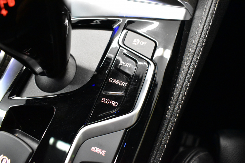 BMW 5シリーズ 530e Mｽﾎﾟｰﾂ iﾊﾟﾌｫｰﾏﾝｽ PHEV ｻﾝﾙｰﾌ ｲﾉﾍﾞｰｼｮﾝ&ﾊｲﾗｲﾝP 全面液晶ﾒｰﾀｰ 全席ﾋｰﾀｰ付黒革 ﾊｰﾏﾝｶｰﾄﾞﾝ 4ｿﾞｰﾝｴｱｺﾝ LEDﾍｯﾄﾞﾗｲﾄ ACC HUD LCW ﾀｯﾁﾊﾟﾈﾙﾅﾋﾞ全周囲ｶﾒﾗ ﾌﾙｾｸﾞﾜｲﾔﾚｽ充電 電動ﾄﾗﾝｸ Mｽﾎﾟｰﾂﾌﾞﾚｰｷ  2年保証