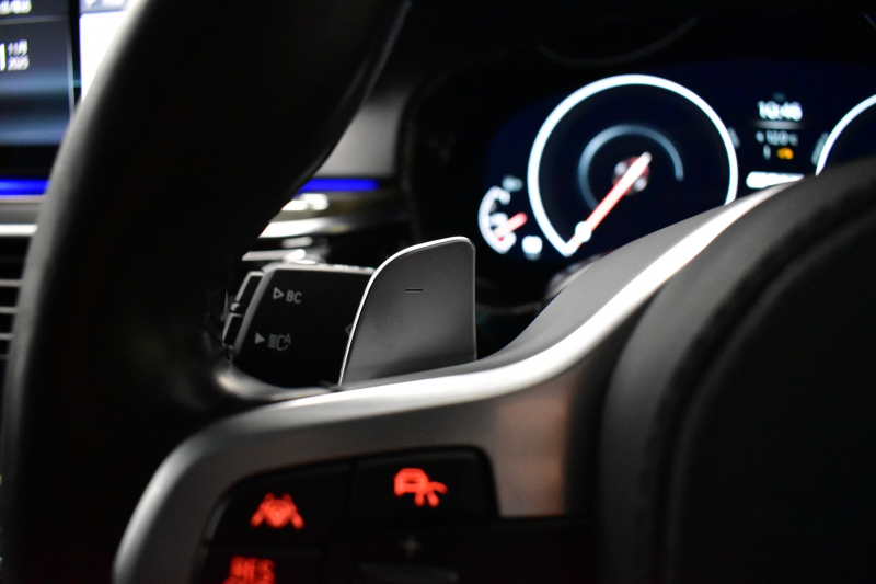 BMW 5シリーズ 530e Mｽﾎﾟｰﾂ iﾊﾟﾌｫｰﾏﾝｽ PHEV ｻﾝﾙｰﾌ ｲﾉﾍﾞｰｼｮﾝ&ﾊｲﾗｲﾝP 全面液晶ﾒｰﾀｰ 全席ﾋｰﾀｰ付黒革 ﾊｰﾏﾝｶｰﾄﾞﾝ 4ｿﾞｰﾝｴｱｺﾝ LEDﾍｯﾄﾞﾗｲﾄ ACC HUD LCW ﾀｯﾁﾊﾟﾈﾙﾅﾋﾞ全周囲ｶﾒﾗ ﾌﾙｾｸﾞﾜｲﾔﾚｽ充電 電動ﾄﾗﾝｸ Mｽﾎﾟｰﾂﾌﾞﾚｰｷ  2年保証