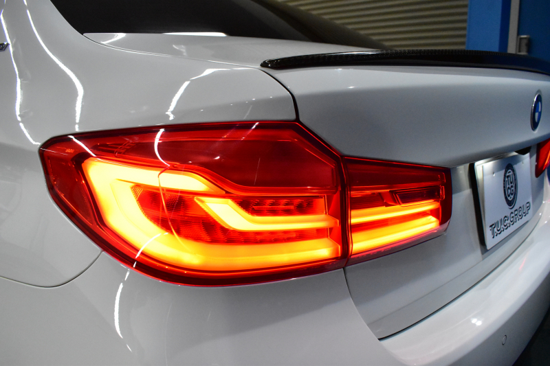 BMW 5シリーズ 530e Mｽﾎﾟｰﾂ iﾊﾟﾌｫｰﾏﾝｽ PHEV ｻﾝﾙｰﾌ ｲﾉﾍﾞｰｼｮﾝ&ﾊｲﾗｲﾝP 全面液晶ﾒｰﾀｰ 全席ﾋｰﾀｰ付黒革 ﾊｰﾏﾝｶｰﾄﾞﾝ 4ｿﾞｰﾝｴｱｺﾝ LEDﾍｯﾄﾞﾗｲﾄ ACC HUD LCW ﾀｯﾁﾊﾟﾈﾙﾅﾋﾞ全周囲ｶﾒﾗ ﾌﾙｾｸﾞﾜｲﾔﾚｽ充電 電動ﾄﾗﾝｸ Mｽﾎﾟｰﾂﾌﾞﾚｰｷ  2年保証