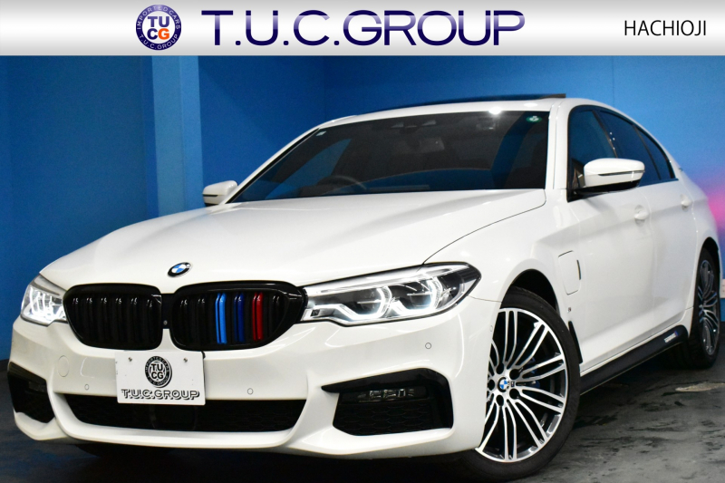 BMW 5シリーズ 530e Mｽﾎﾟｰﾂ iﾊﾟﾌｫｰﾏﾝｽ PHEV ｻﾝﾙｰﾌ ｲﾉﾍﾞｰｼｮﾝ&ﾊｲﾗｲﾝP 全面液晶ﾒｰﾀｰ 全席ﾋｰﾀｰ付黒革 ﾊｰﾏﾝｶｰﾄﾞﾝ 4ｿﾞｰﾝｴｱｺﾝ LEDﾍｯﾄﾞﾗｲﾄ ACC HUD LCW ﾀｯﾁﾊﾟﾈﾙﾅﾋﾞ全周囲ｶﾒﾗ ﾌﾙｾｸﾞﾜｲﾔﾚｽ充電 電動ﾄﾗﾝｸ Mｽﾎﾟｰﾂﾌﾞﾚｰｷ  2年保証