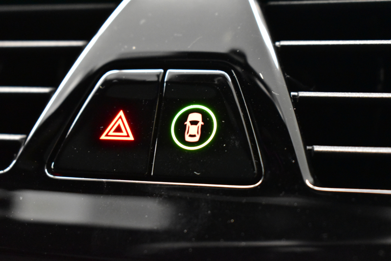 BMW 5シリーズ 530e Mｽﾎﾟｰﾂ iﾊﾟﾌｫｰﾏﾝｽ PHEV ｻﾝﾙｰﾌ ｲﾉﾍﾞｰｼｮﾝ&ﾊｲﾗｲﾝP 全面液晶ﾒｰﾀｰ 全席ﾋｰﾀｰ付黒革 ﾊｰﾏﾝｶｰﾄﾞﾝ 4ｿﾞｰﾝｴｱｺﾝ LEDﾍｯﾄﾞﾗｲﾄ ACC HUD LCW ﾀｯﾁﾊﾟﾈﾙﾅﾋﾞ全周囲ｶﾒﾗ ﾌﾙｾｸﾞﾜｲﾔﾚｽ充電 電動ﾄﾗﾝｸ Mｽﾎﾟｰﾂﾌﾞﾚｰｷ  2年保証