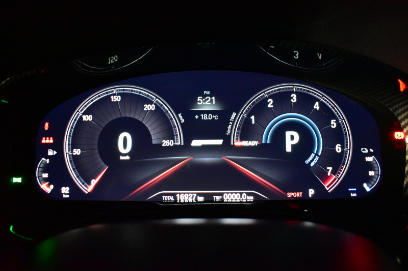 BMW 5シリーズ 530e Mｽﾎﾟｰﾂ iﾊﾟﾌｫｰﾏﾝｽ PHEV ｻﾝﾙｰﾌ ｲﾉﾍﾞｰｼｮﾝ&ﾊｲﾗｲﾝP 全面液晶ﾒｰﾀｰ 全席ﾋｰﾀｰ付黒革 ﾊｰﾏﾝｶｰﾄﾞﾝ 4ｿﾞｰﾝｴｱｺﾝ LEDﾍｯﾄﾞﾗｲﾄ ACC HUD LCW ﾀｯﾁﾊﾟﾈﾙﾅﾋﾞ全周囲ｶﾒﾗ ﾌﾙｾｸﾞﾜｲﾔﾚｽ充電 電動ﾄﾗﾝｸ Mｽﾎﾟｰﾂﾌﾞﾚｰｷ  2年保証