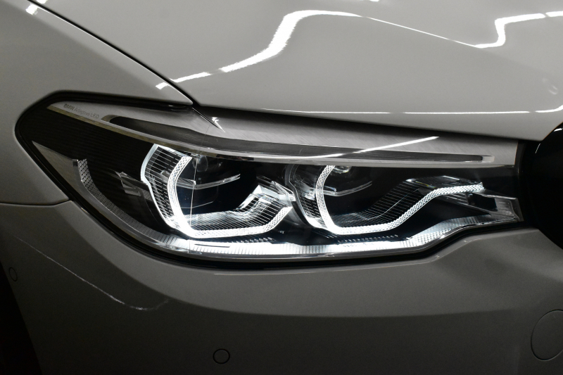 BMW 5シリーズ 530e Mｽﾎﾟｰﾂ iﾊﾟﾌｫｰﾏﾝｽ PHEV ｻﾝﾙｰﾌ ｲﾉﾍﾞｰｼｮﾝ&ﾊｲﾗｲﾝP 全面液晶ﾒｰﾀｰ 全席ﾋｰﾀｰ付黒革 ﾊｰﾏﾝｶｰﾄﾞﾝ 4ｿﾞｰﾝｴｱｺﾝ LEDﾍｯﾄﾞﾗｲﾄ ACC HUD LCW ﾀｯﾁﾊﾟﾈﾙﾅﾋﾞ全周囲ｶﾒﾗ ﾌﾙｾｸﾞﾜｲﾔﾚｽ充電 電動ﾄﾗﾝｸ Mｽﾎﾟｰﾂﾌﾞﾚｰｷ  2年保証