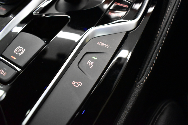 BMW 5シリーズ 530e Mｽﾎﾟｰﾂ iﾊﾟﾌｫｰﾏﾝｽ PHEV ｻﾝﾙｰﾌ ｲﾉﾍﾞｰｼｮﾝ&ﾊｲﾗｲﾝP 全面液晶ﾒｰﾀｰ 全席ﾋｰﾀｰ付黒革 ﾊｰﾏﾝｶｰﾄﾞﾝ 4ｿﾞｰﾝｴｱｺﾝ LEDﾍｯﾄﾞﾗｲﾄ ACC HUD LCW ﾀｯﾁﾊﾟﾈﾙﾅﾋﾞ全周囲ｶﾒﾗ ﾌﾙｾｸﾞﾜｲﾔﾚｽ充電 電動ﾄﾗﾝｸ Mｽﾎﾟｰﾂﾌﾞﾚｰｷ  2年保証