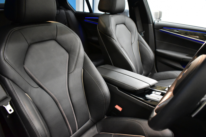 BMW 5シリーズ 530e Mｽﾎﾟｰﾂ iﾊﾟﾌｫｰﾏﾝｽ PHEV ｻﾝﾙｰﾌ ｲﾉﾍﾞｰｼｮﾝ&ﾊｲﾗｲﾝP 全面液晶ﾒｰﾀｰ 全席ﾋｰﾀｰ付黒革 ﾊｰﾏﾝｶｰﾄﾞﾝ 4ｿﾞｰﾝｴｱｺﾝ LEDﾍｯﾄﾞﾗｲﾄ ACC HUD LCW ﾀｯﾁﾊﾟﾈﾙﾅﾋﾞ全周囲ｶﾒﾗ ﾌﾙｾｸﾞﾜｲﾔﾚｽ充電 電動ﾄﾗﾝｸ Mｽﾎﾟｰﾂﾌﾞﾚｰｷ  2年保証