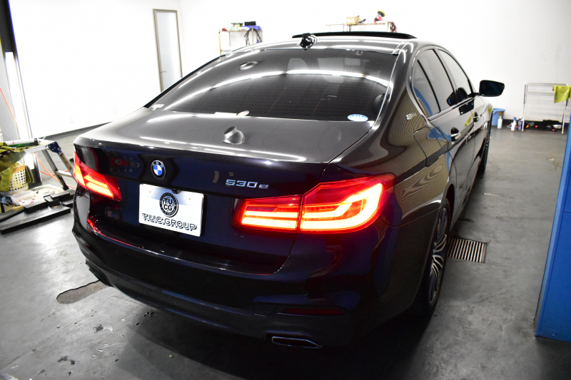 BMW 5シリーズ 530e Mｽﾎﾟｰﾂ iﾊﾟﾌｫｰﾏﾝｽ PHEV ｻﾝﾙｰﾌ 1ｵｰﾅｰ ﾊｲﾗｲﾝP 全席ﾋｰﾀｰ付黒革 LEDﾍｯﾄﾞﾗｲﾄ 液晶ﾒｰﾀｰ ACC LCW ﾀｯﾁﾊﾟﾈﾙﾅﾋﾞ全周囲ｶﾒﾗ ﾌﾙｾｸﾞﾊﾟｰｷﾝｸﾞｱｼｽﾄ 電動ﾄﾗﾝｸ Mｽﾎﾟｰﾂﾌﾞﾚｰｷ  2年保証
