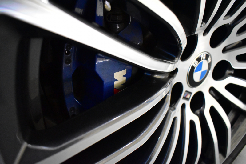 BMW 5シリーズ 530e Mｽﾎﾟｰﾂ iﾊﾟﾌｫｰﾏﾝｽ PHEV ｻﾝﾙｰﾌ 1ｵｰﾅｰ ﾊｲﾗｲﾝP 全席ﾋｰﾀｰ付黒革 LEDﾍｯﾄﾞﾗｲﾄ 液晶ﾒｰﾀｰ ACC LCW ﾀｯﾁﾊﾟﾈﾙﾅﾋﾞ全周囲ｶﾒﾗ ﾌﾙｾｸﾞﾊﾟｰｷﾝｸﾞｱｼｽﾄ 電動ﾄﾗﾝｸ Mｽﾎﾟｰﾂﾌﾞﾚｰｷ  2年保証