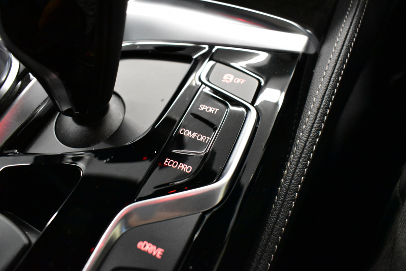 BMW 5シリーズ 530e Mｽﾎﾟｰﾂ iﾊﾟﾌｫｰﾏﾝｽ PHEV ｻﾝﾙｰﾌ 1ｵｰﾅｰ ﾊｲﾗｲﾝP 全席ﾋｰﾀｰ付黒革 LEDﾍｯﾄﾞﾗｲﾄ 液晶ﾒｰﾀｰ ACC LCW ﾀｯﾁﾊﾟﾈﾙﾅﾋﾞ全周囲ｶﾒﾗ ﾌﾙｾｸﾞﾊﾟｰｷﾝｸﾞｱｼｽﾄ 電動ﾄﾗﾝｸ Mｽﾎﾟｰﾂﾌﾞﾚｰｷ  2年保証