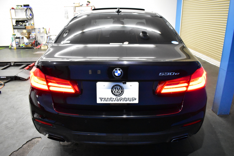 BMW 5シリーズ 530e Mｽﾎﾟｰﾂ iﾊﾟﾌｫｰﾏﾝｽ PHEV ｻﾝﾙｰﾌ 1ｵｰﾅｰ ﾊｲﾗｲﾝP 全席ﾋｰﾀｰ付黒革 LEDﾍｯﾄﾞﾗｲﾄ 液晶ﾒｰﾀｰ ACC LCW ﾀｯﾁﾊﾟﾈﾙﾅﾋﾞ全周囲ｶﾒﾗ ﾌﾙｾｸﾞﾊﾟｰｷﾝｸﾞｱｼｽﾄ 電動ﾄﾗﾝｸ Mｽﾎﾟｰﾂﾌﾞﾚｰｷ  2年保証