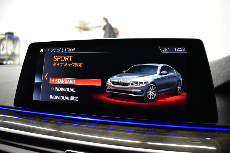 BMW 5シリーズ 530i Mｽﾎﾟｰﾂ 型式変更後ﾓﾃﾞﾙ「JR20」 高出力ﾓﾃﾞﾙ ﾊｲﾗｲﾝP 全席ﾋｰﾀｰ付黒革 HUD LEDﾍｯﾄﾞﾗｲﾄ 追従ACC Mｽﾎﾟｰﾂﾌﾞﾚｰｷ 19AW 全面液晶ﾒｰﾀｰ 車線変更警告 ﾀｯﾁﾊﾟﾈﾙ対応iﾄﾞﾗｲﾌﾞHDDﾅﾋﾞ全周囲ｶﾒﾗ 3Dﾋﾞｭｰ ﾌﾙｾｸﾞ Pｱｼｽﾄﾌﾟﾗｽ 電動ﾄﾗﾝｸ 2年保証