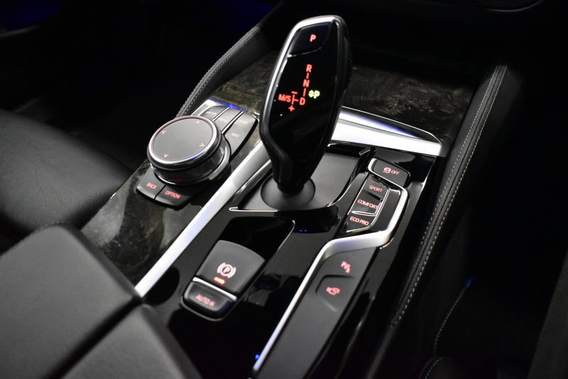 BMW 5シリーズ 530i Mｽﾎﾟｰﾂ 型式変更後ﾓﾃﾞﾙ「JR20」 高出力ﾓﾃﾞﾙ ﾊｲﾗｲﾝP 全席ﾋｰﾀｰ付黒革 HUD LEDﾍｯﾄﾞﾗｲﾄ 追従ACC Mｽﾎﾟｰﾂﾌﾞﾚｰｷ 19AW 全面液晶ﾒｰﾀｰ 車線変更警告 ﾀｯﾁﾊﾟﾈﾙ対応iﾄﾞﾗｲﾌﾞHDDﾅﾋﾞ全周囲ｶﾒﾗ 3Dﾋﾞｭｰ ﾌﾙｾｸﾞ Pｱｼｽﾄﾌﾟﾗｽ 電動ﾄﾗﾝｸ 2年保証