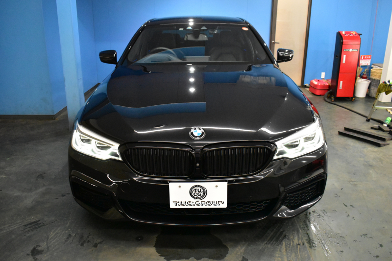 BMW 5シリーズ 530i Mｽﾎﾟｰﾂ 型式変更後ﾓﾃﾞﾙ「JR20」 高出力ﾓﾃﾞﾙ ﾊｲﾗｲﾝP 全席ﾋｰﾀｰ付黒革 HUD LEDﾍｯﾄﾞﾗｲﾄ 追従ACC Mｽﾎﾟｰﾂﾌﾞﾚｰｷ 19AW 全面液晶ﾒｰﾀｰ 車線変更警告 ﾀｯﾁﾊﾟﾈﾙ対応iﾄﾞﾗｲﾌﾞHDDﾅﾋﾞ全周囲ｶﾒﾗ 3Dﾋﾞｭｰ ﾌﾙｾｸﾞ Pｱｼｽﾄﾌﾟﾗｽ 電動ﾄﾗﾝｸ 2年保証