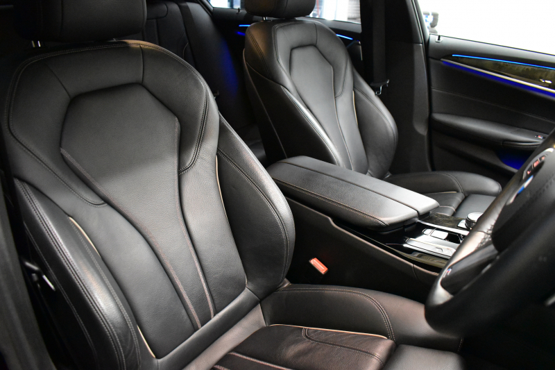 BMW 5シリーズ 530i Mｽﾎﾟｰﾂ 型式変更後ﾓﾃﾞﾙ「JR20」 高出力ﾓﾃﾞﾙ ﾊｲﾗｲﾝP 全席ﾋｰﾀｰ付黒革 HUD LEDﾍｯﾄﾞﾗｲﾄ 追従ACC Mｽﾎﾟｰﾂﾌﾞﾚｰｷ 19AW 全面液晶ﾒｰﾀｰ 車線変更警告 ﾀｯﾁﾊﾟﾈﾙ対応iﾄﾞﾗｲﾌﾞHDDﾅﾋﾞ全周囲ｶﾒﾗ 3Dﾋﾞｭｰ ﾌﾙｾｸﾞ Pｱｼｽﾄﾌﾟﾗｽ 電動ﾄﾗﾝｸ 2年保証