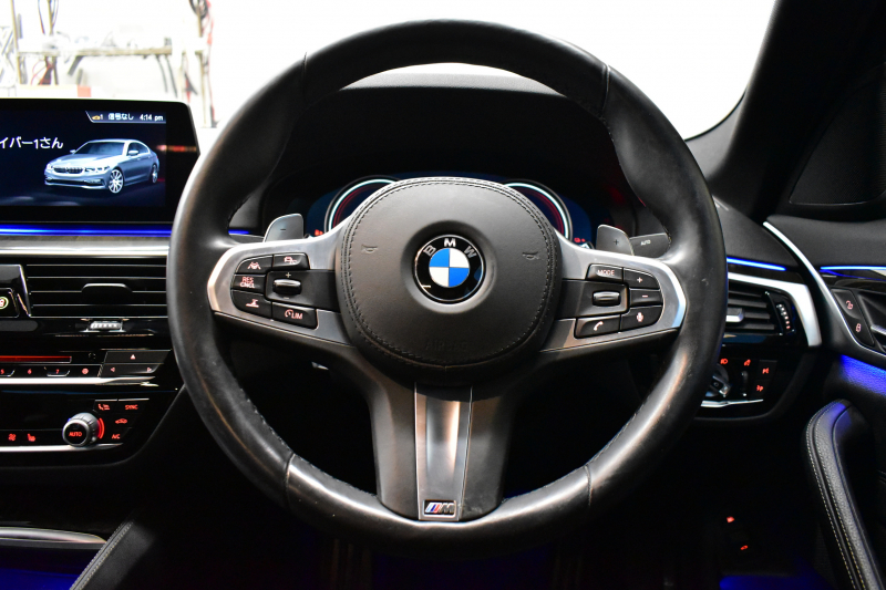BMW 5シリーズ 530e Mｽﾎﾟｰﾂ iﾊﾟﾌｫｰﾏﾝｽ PHEV ﾊｲﾗｲﾝP 全席ﾋｰﾀｰ付黒革 HUD ｼﾞｪｽﾁｬｰｺﾝﾄﾛｰﾙ付ﾀｯﾁﾊﾟﾈﾙﾅﾋﾞ全周囲ｶﾒﾗ ﾌﾙｾｸﾞTV LEDﾍｯﾄﾞﾗｲﾄ 液晶ﾒｰﾀｰ ACC LCW ﾊﾟｰｷﾝｸﾞｱｼｽﾄ 電動ﾄﾗﾝｸ Mｽﾎﾟｰﾂﾌﾞﾚｰｷ  2年保証