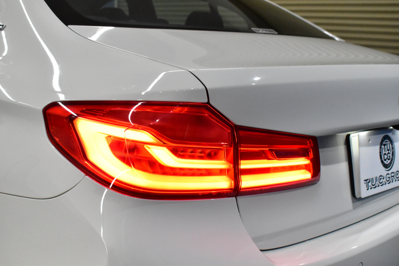 BMW 5シリーズ 530e Mｽﾎﾟｰﾂ iﾊﾟﾌｫｰﾏﾝｽ PHEV ﾊｲﾗｲﾝP 全席ﾋｰﾀｰ付黒革 HUD ｼﾞｪｽﾁｬｰｺﾝﾄﾛｰﾙ付ﾀｯﾁﾊﾟﾈﾙﾅﾋﾞ全周囲ｶﾒﾗ ﾌﾙｾｸﾞTV LEDﾍｯﾄﾞﾗｲﾄ 液晶ﾒｰﾀｰ ACC LCW ﾊﾟｰｷﾝｸﾞｱｼｽﾄ 電動ﾄﾗﾝｸ Mｽﾎﾟｰﾂﾌﾞﾚｰｷ  2年保証