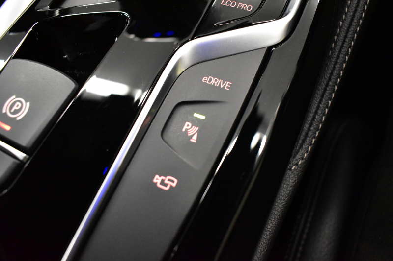 BMW 5シリーズ 530e Mｽﾎﾟｰﾂ iﾊﾟﾌｫｰﾏﾝｽ PHEV ﾊｲﾗｲﾝP 全席ﾋｰﾀｰ付黒革 HUD ｼﾞｪｽﾁｬｰｺﾝﾄﾛｰﾙ付ﾀｯﾁﾊﾟﾈﾙﾅﾋﾞ全周囲ｶﾒﾗ ﾌﾙｾｸﾞTV LEDﾍｯﾄﾞﾗｲﾄ 液晶ﾒｰﾀｰ ACC LCW ﾊﾟｰｷﾝｸﾞｱｼｽﾄ 電動ﾄﾗﾝｸ Mｽﾎﾟｰﾂﾌﾞﾚｰｷ  2年保証